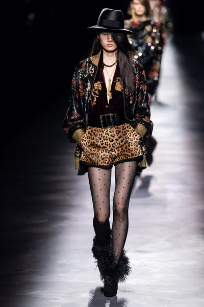 Look 19